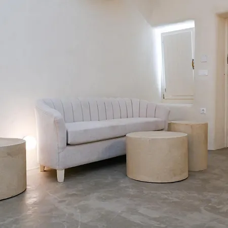 Naos Apartment *